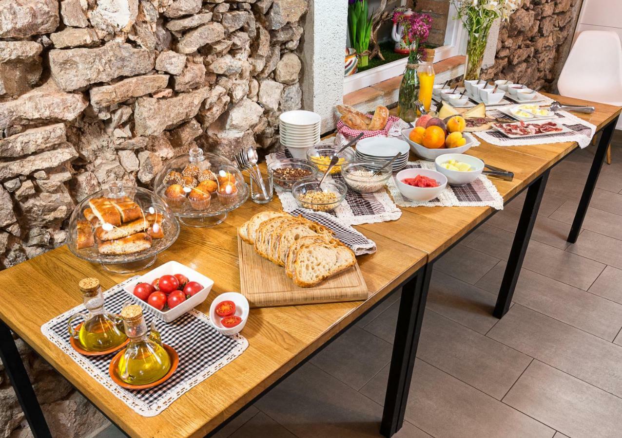 Hostal Emphasis Casserres Exterior foto